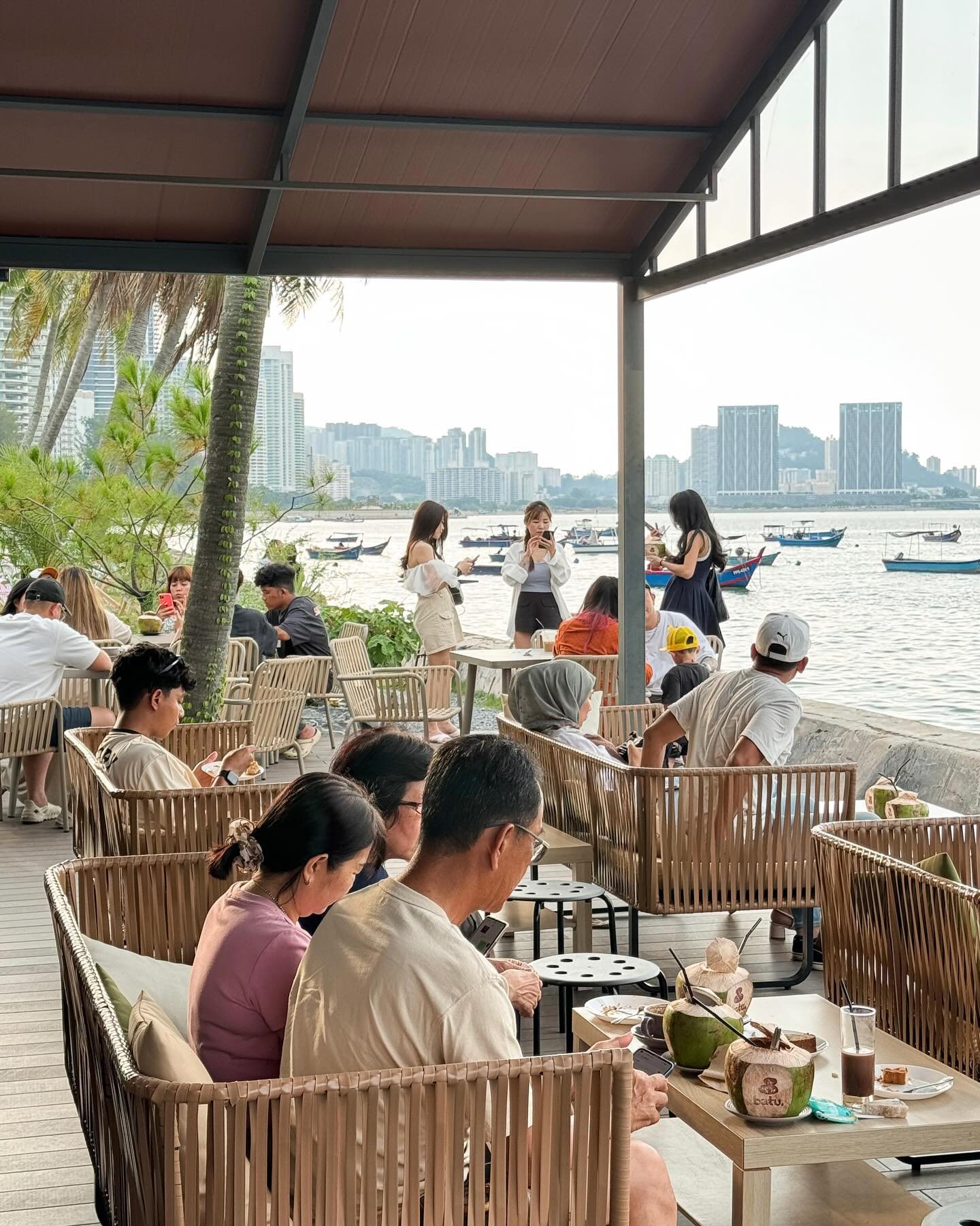 Batu Cafe & Bar - Pet-friendly cafe in Penang - Photo 4