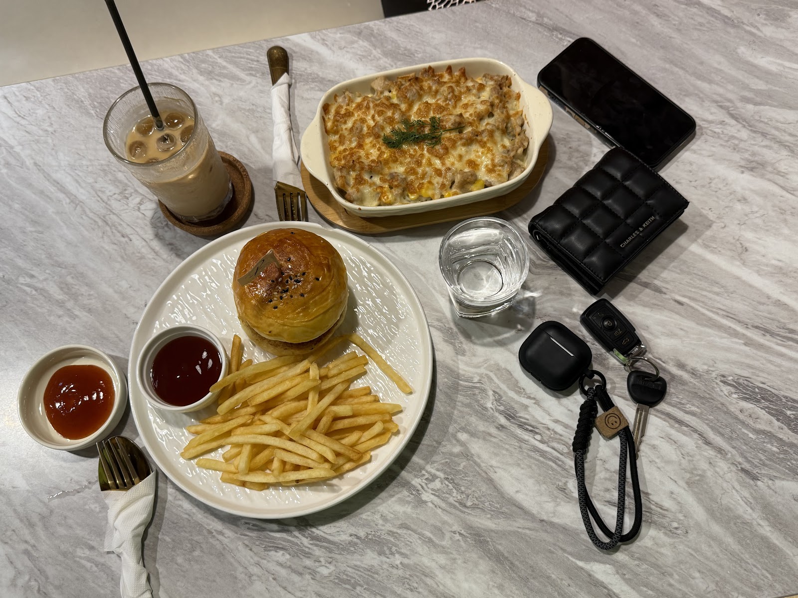 R Signature Cafe