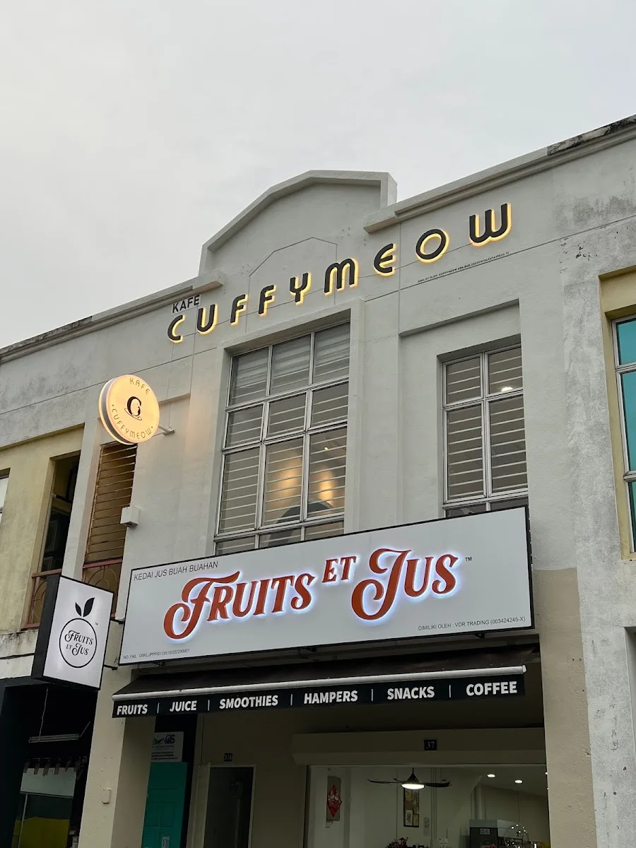 Cuffymeow Cat Cafe - Pet-friendly cafe in Kuala Lumpur - Photo 2