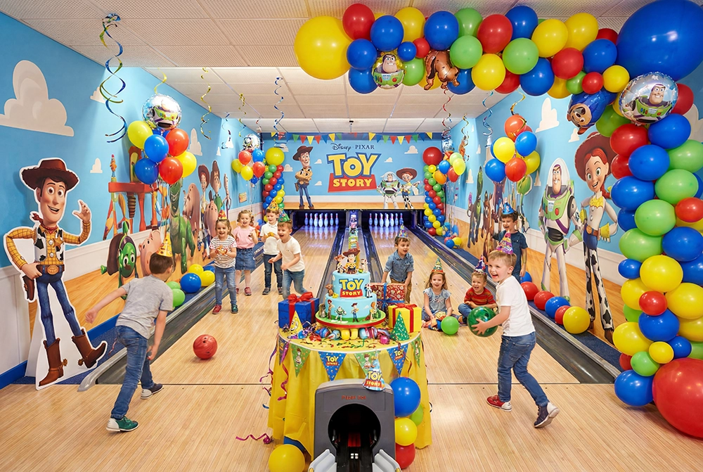 Kinder spielen an Arcade-Automaten