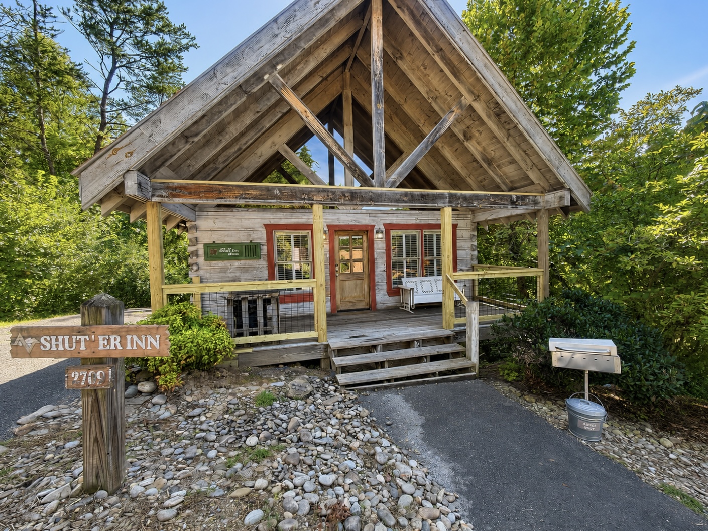 Adorable Shut'er Inn - Main Photo