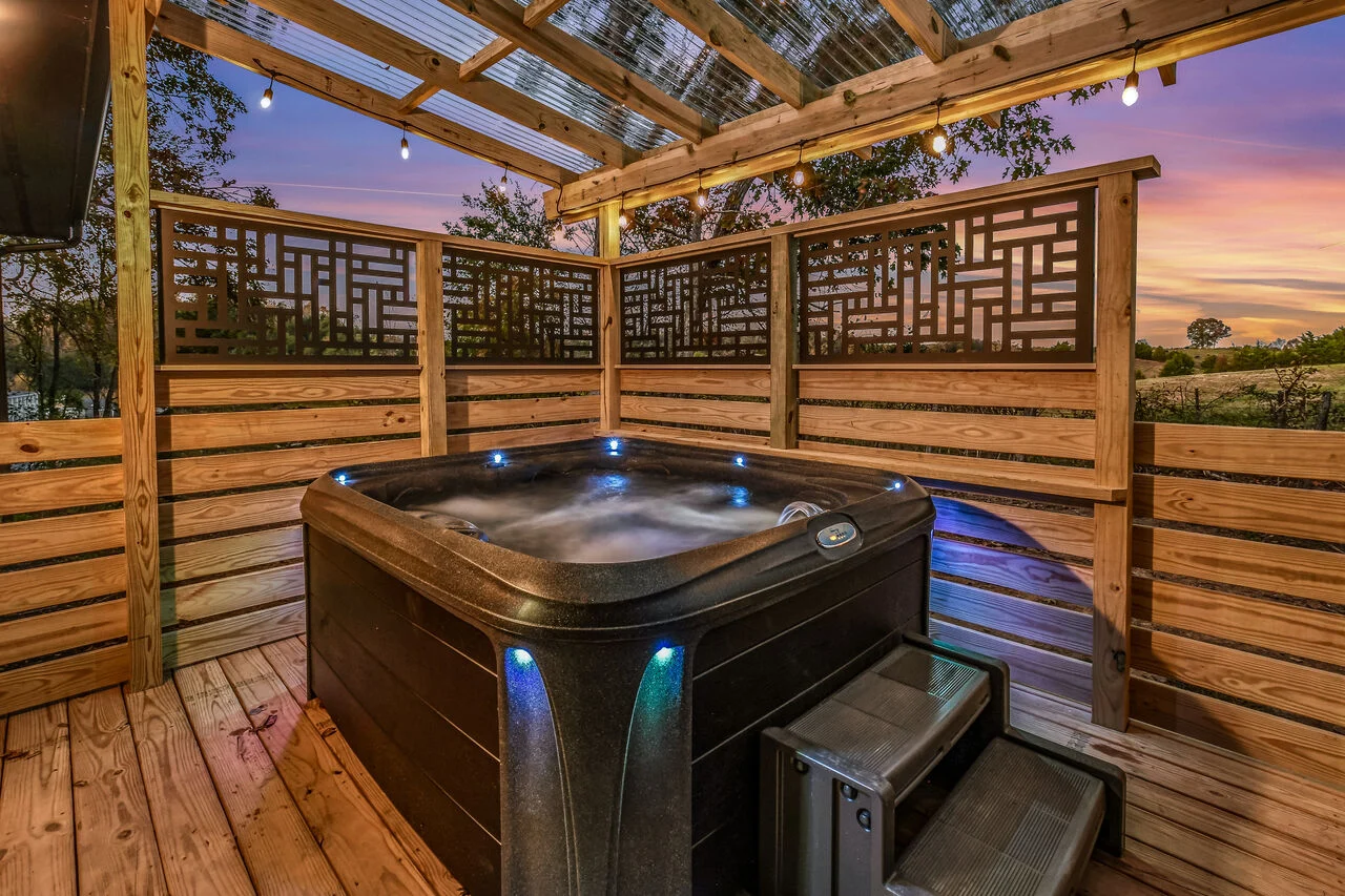 Wooded Hideaway - Photo 3