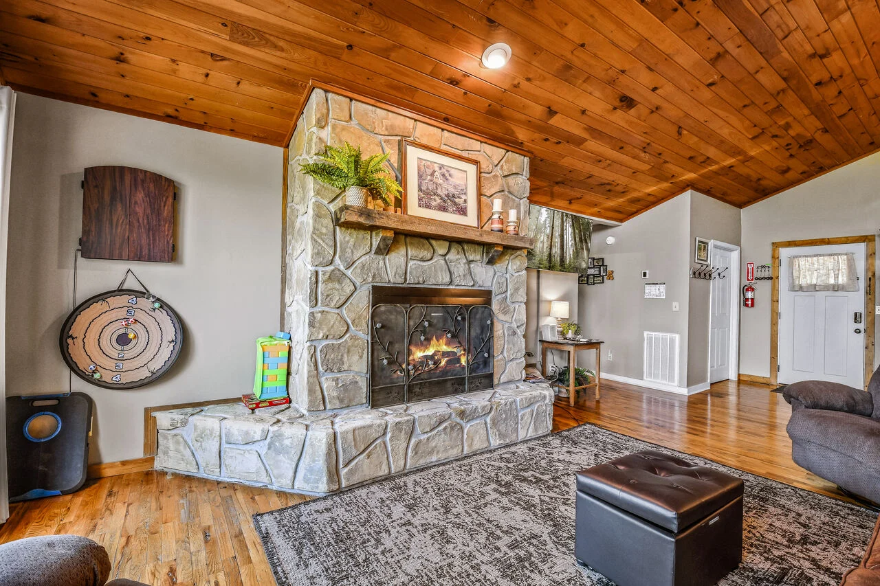 Roundtop Mountain Ridge Cabin - Photo 5