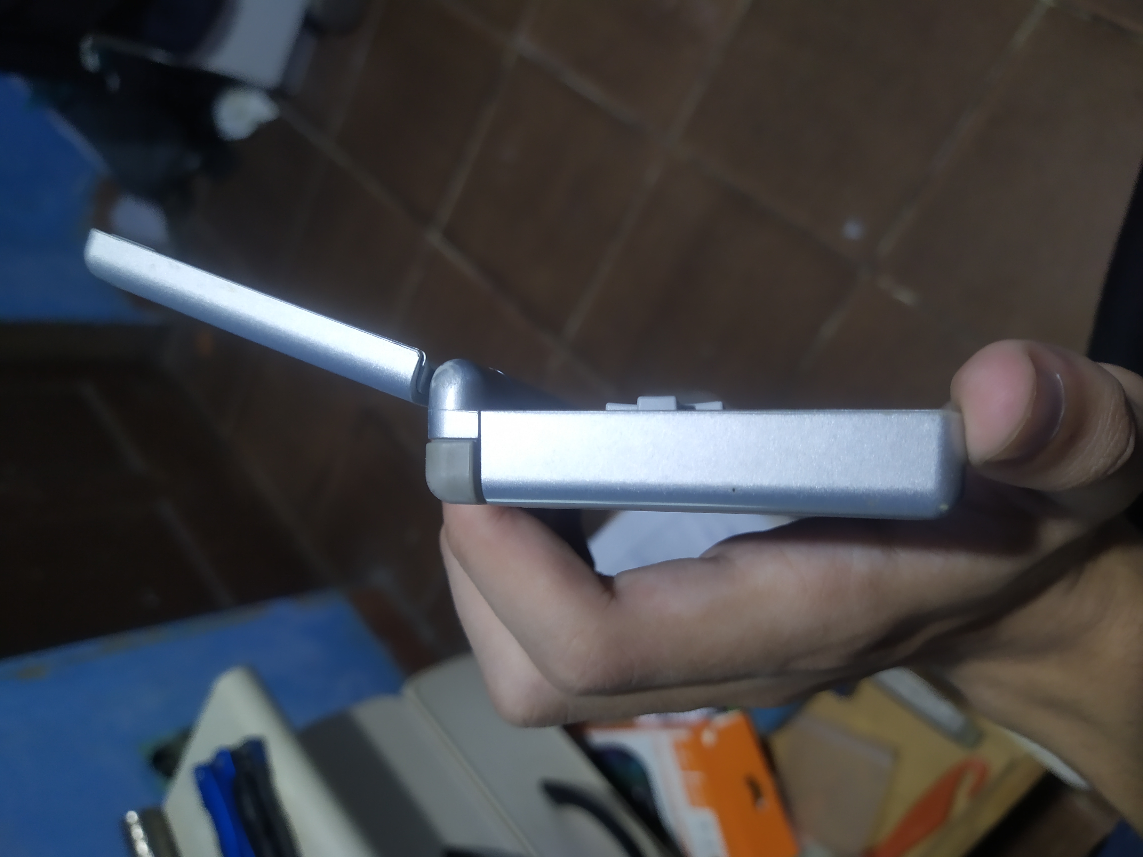 Nintendo DS Lite Prata (Com uma tela funcionando) para Troca! miniatura 2