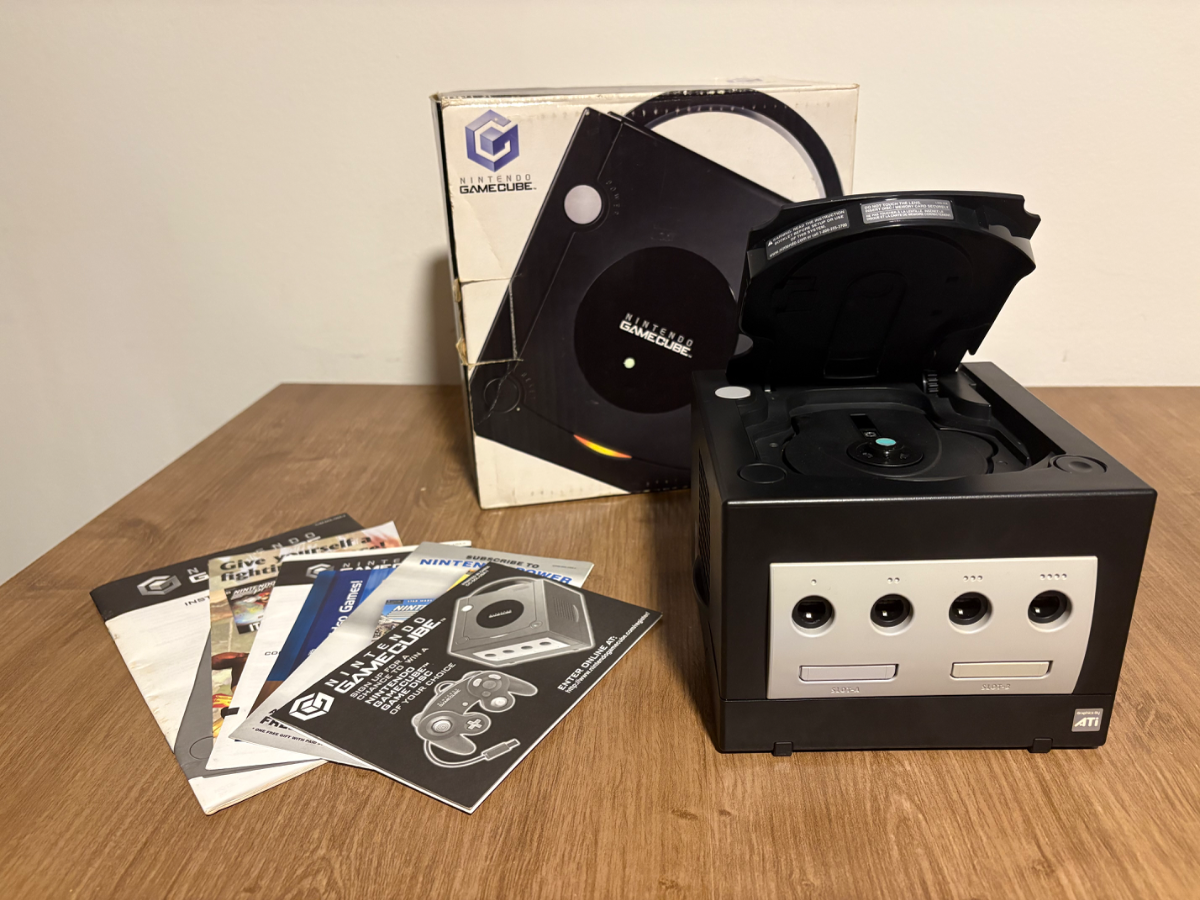 gamecube completo na caixa + 2 controles. desbloqueado com 31 jogos (mario, zelda, pokemon e mais) miniatura 2
