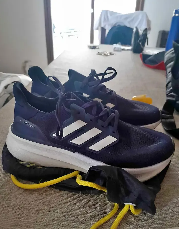 Tênis Adidas Ultraboost 20 Azul Marinho miniatura 2