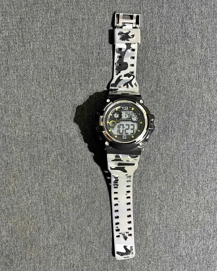 Relógio Digital Camuflado