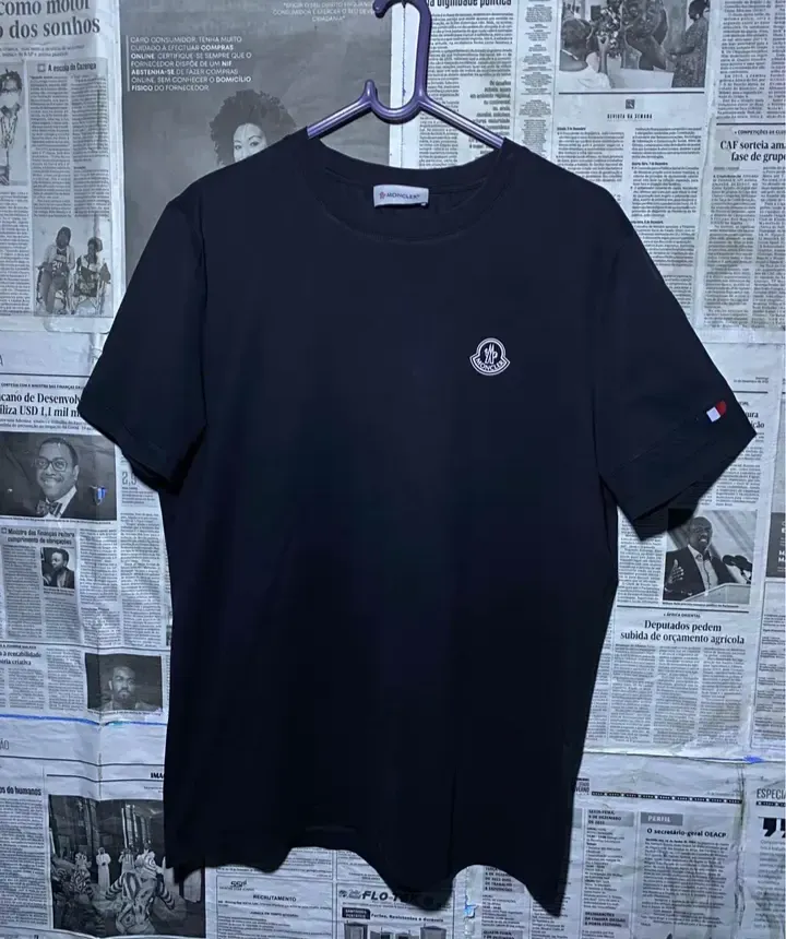 Camiseta Moncler Preta - Troque Já! miniatura 2