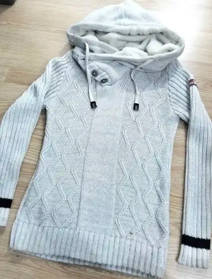 Suéter Tricô Com Capuz