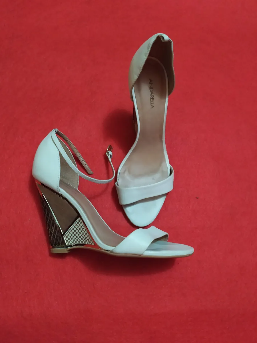 Sandália plataforma Tamanho 35