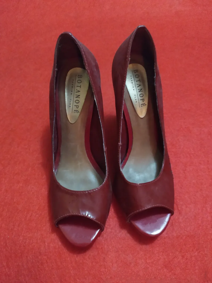 Sapato na cor vinho vinil - tamanho 36