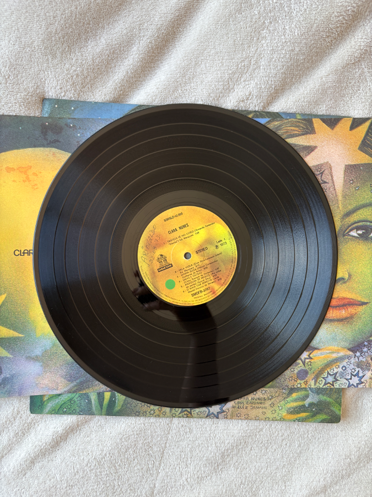 Disco de vinil Clara Nunes - 1973 (em ótimo estado) miniatura 3