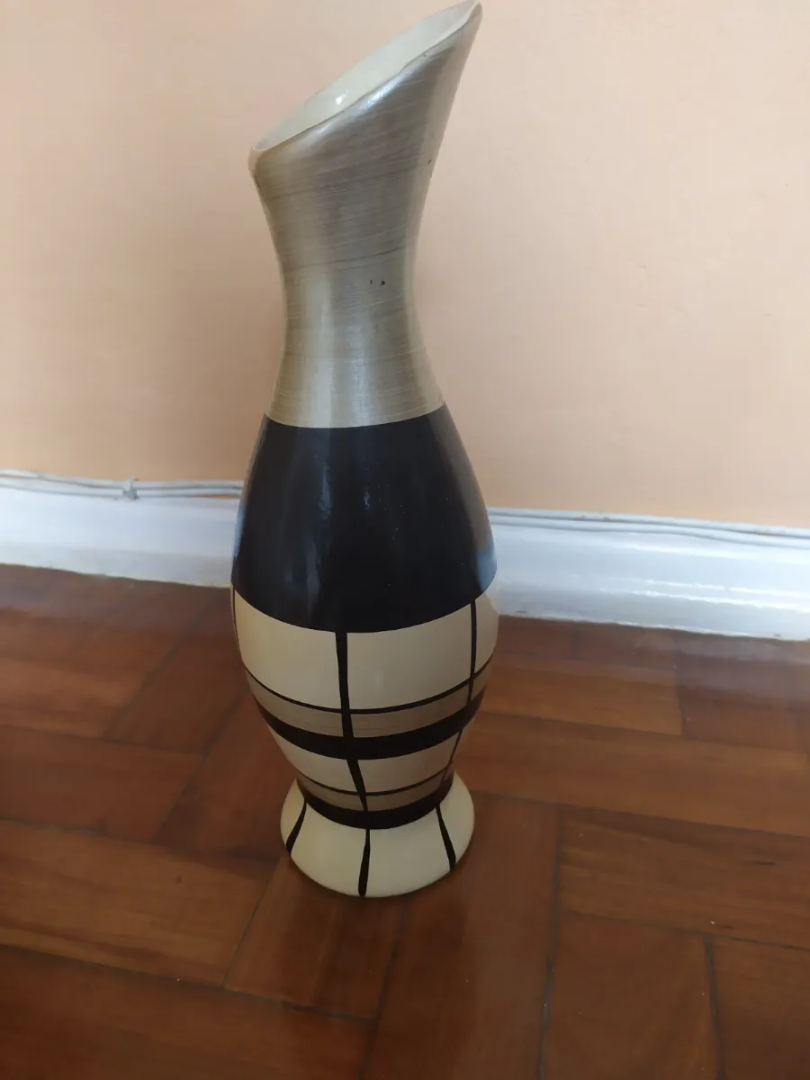 Jarro de cerâmica preto, branco e prata miniatura 2