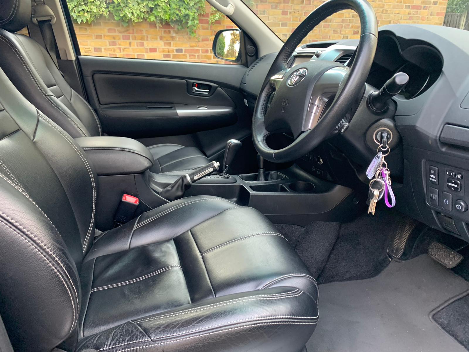 2014 Toyota Hilux image 4