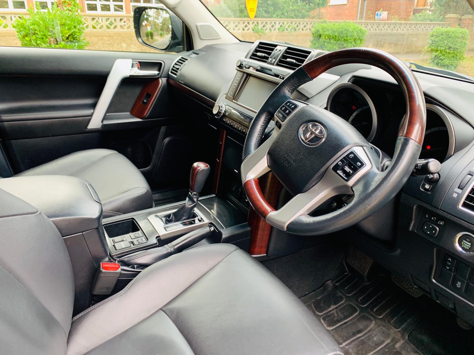 2014 Toyota Land Cruiser image 6