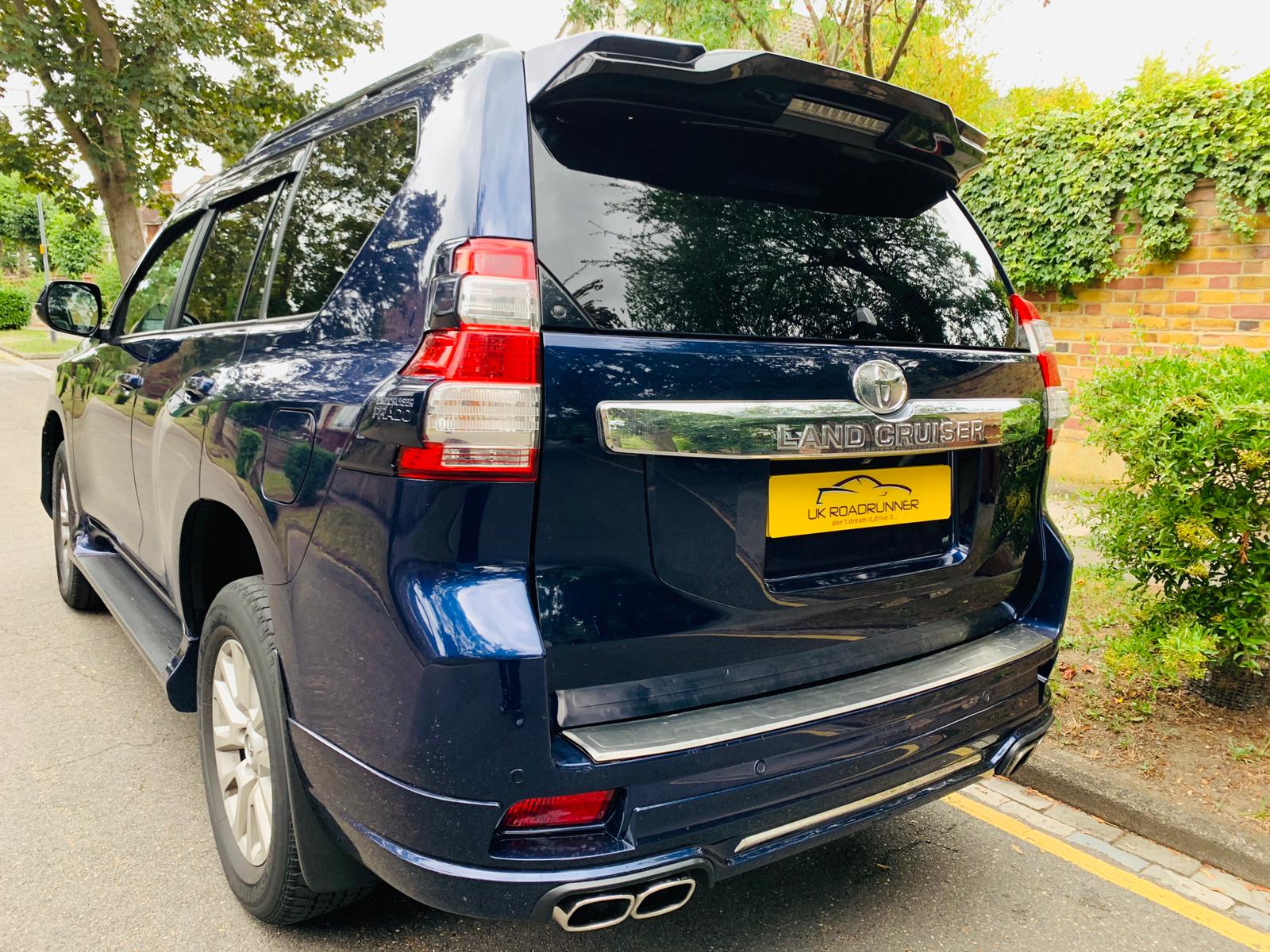 2014 Toyota Land Cruiser image 10