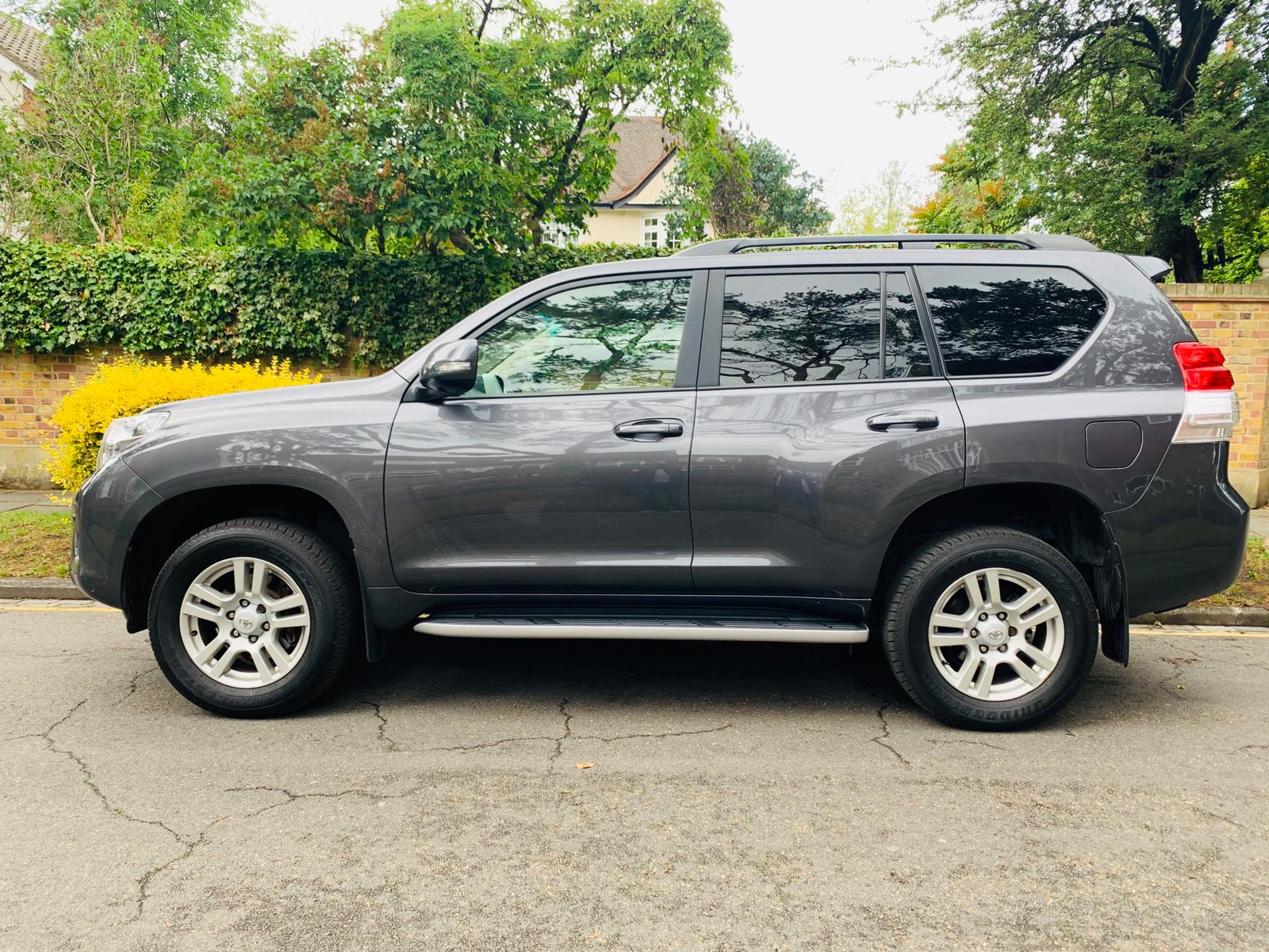 2014 Toyota Land Cruiser  image 3