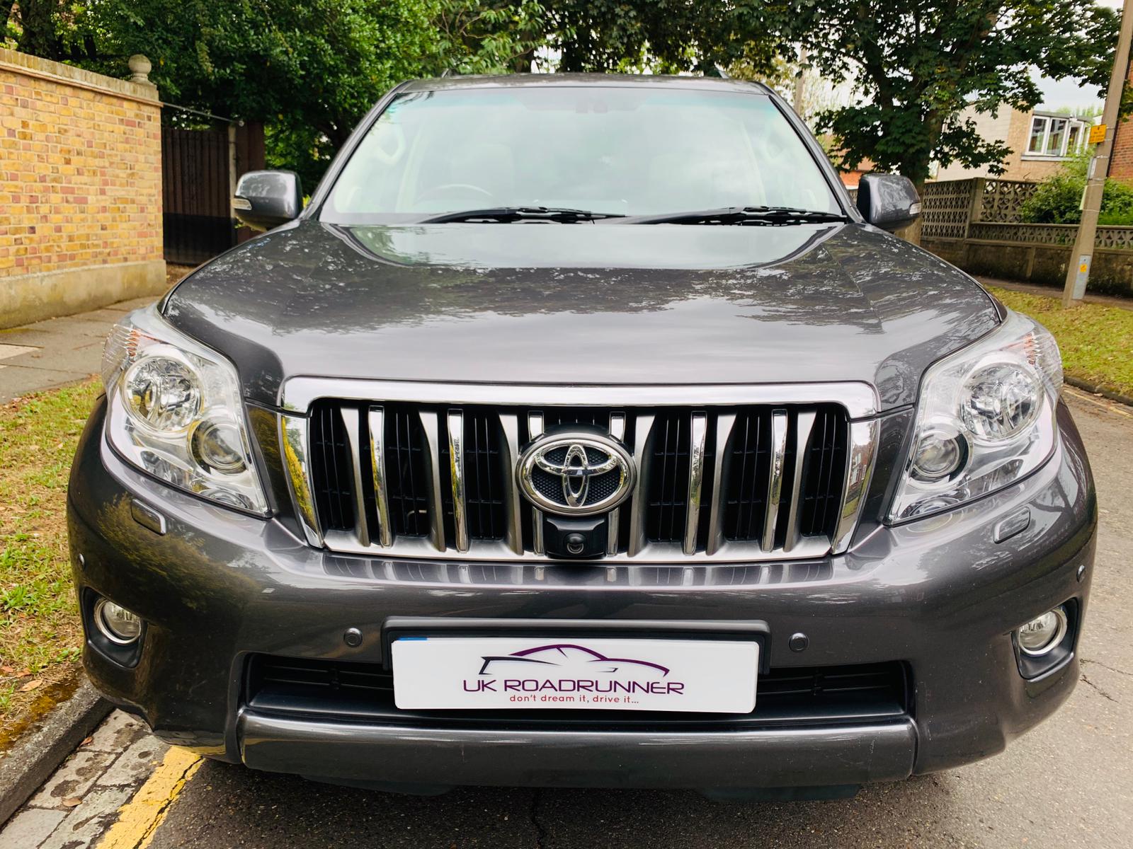 2014 Toyota Land Cruiser  image 2