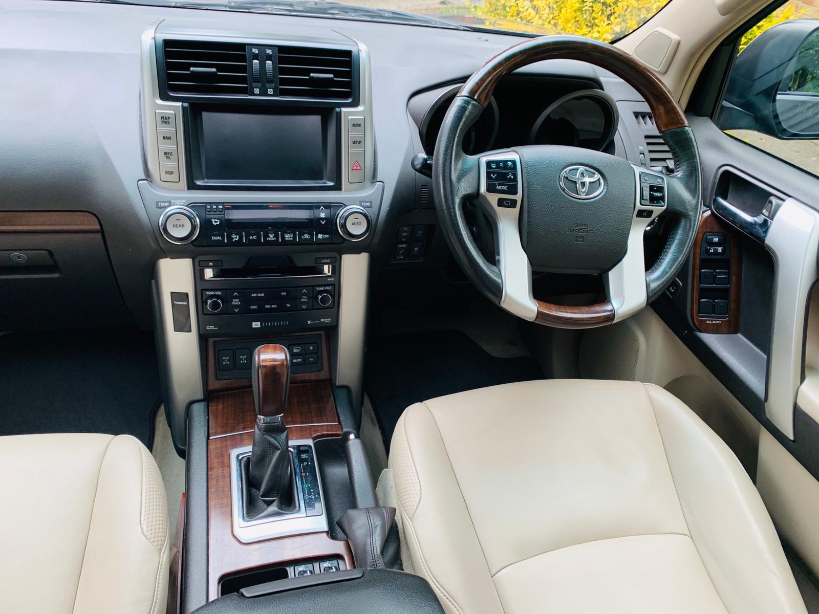 2014 Toyota Land Cruiser  image 5