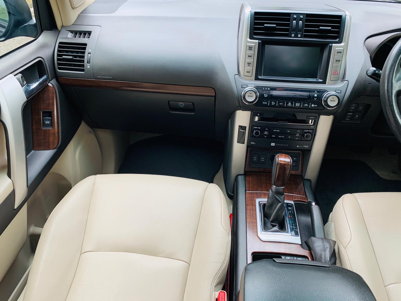 2014 Toyota Land Cruiser  image 8