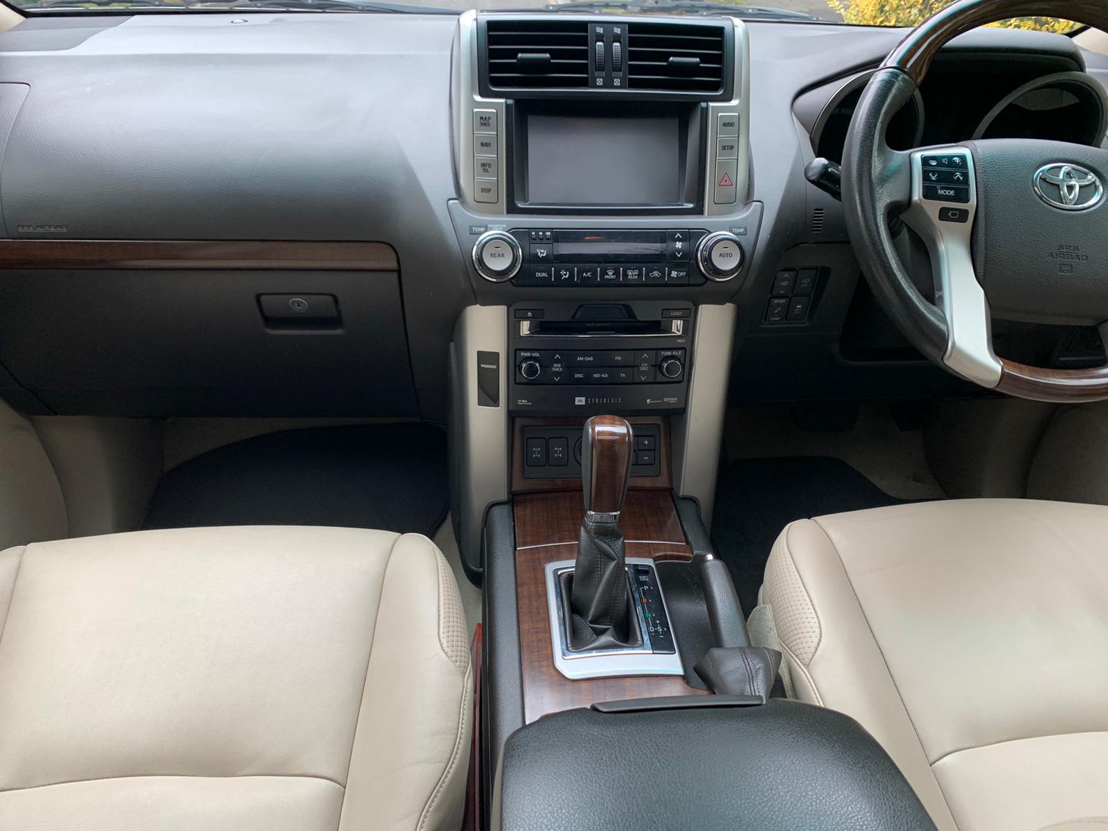 2014 Toyota Land Cruiser  image 7