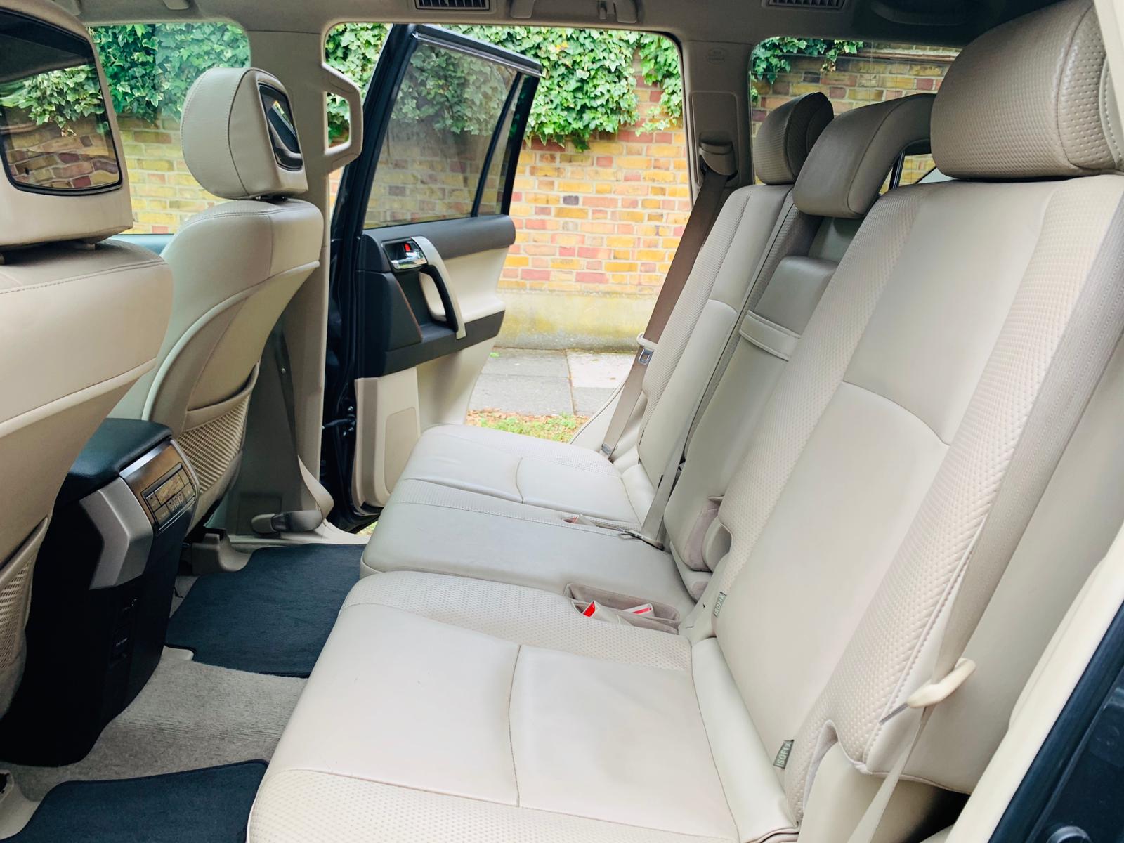 2014 Toyota Land Cruiser  image 9