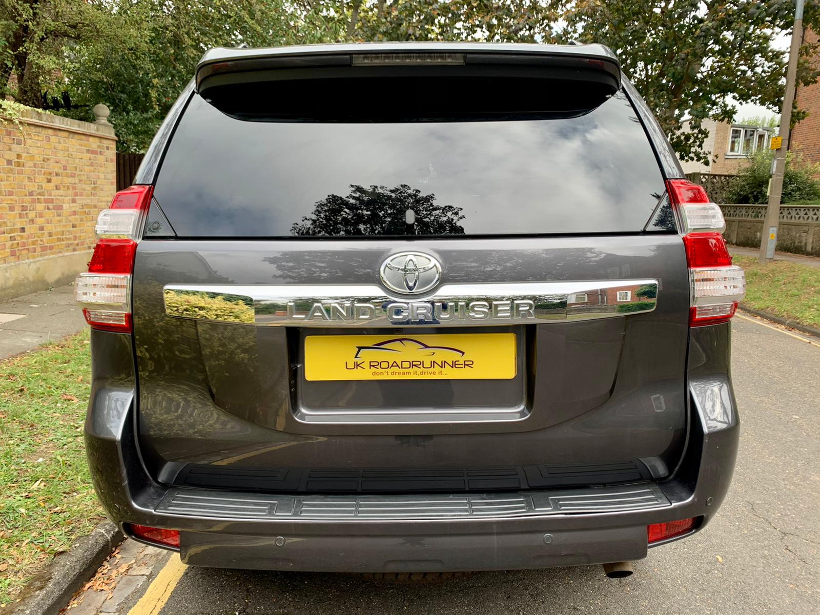 2015 Toyota Land Cruiser image 9