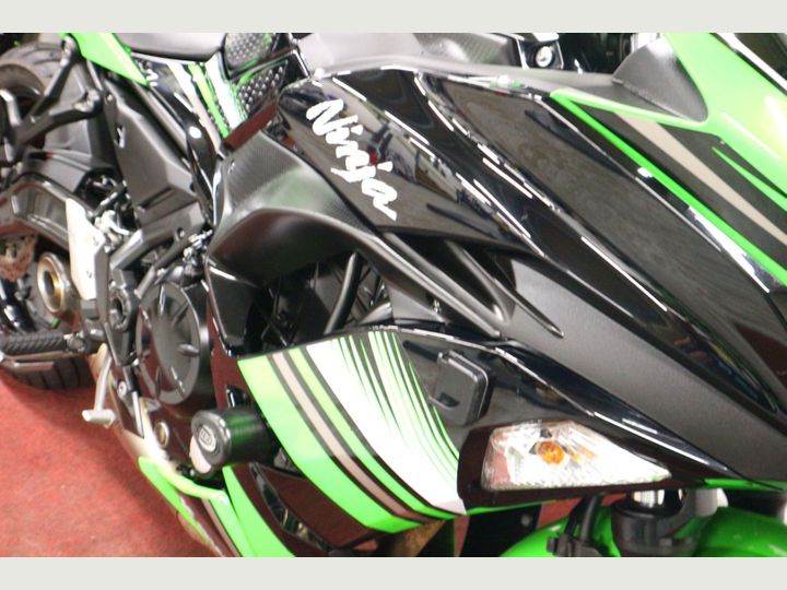2017 Kawasaki Ninja 650 image 3