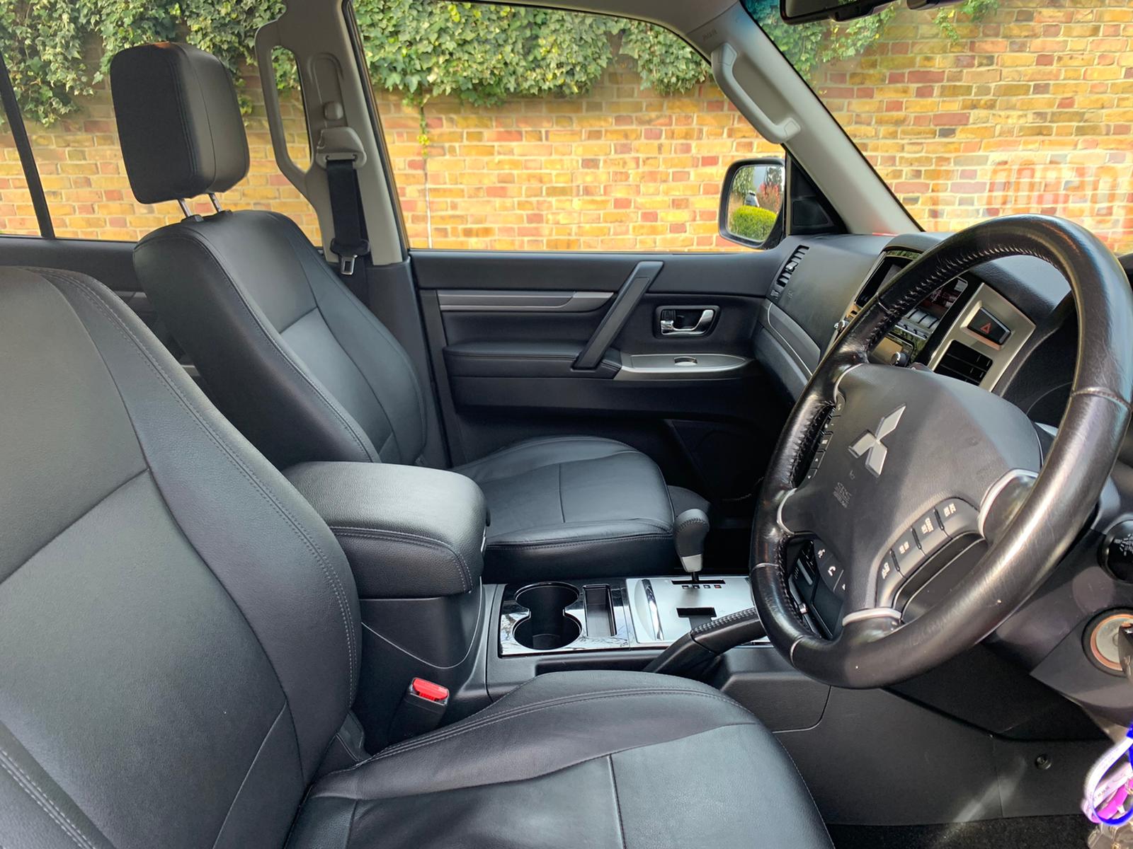 2017 Mitsubishi Shogun  image 5