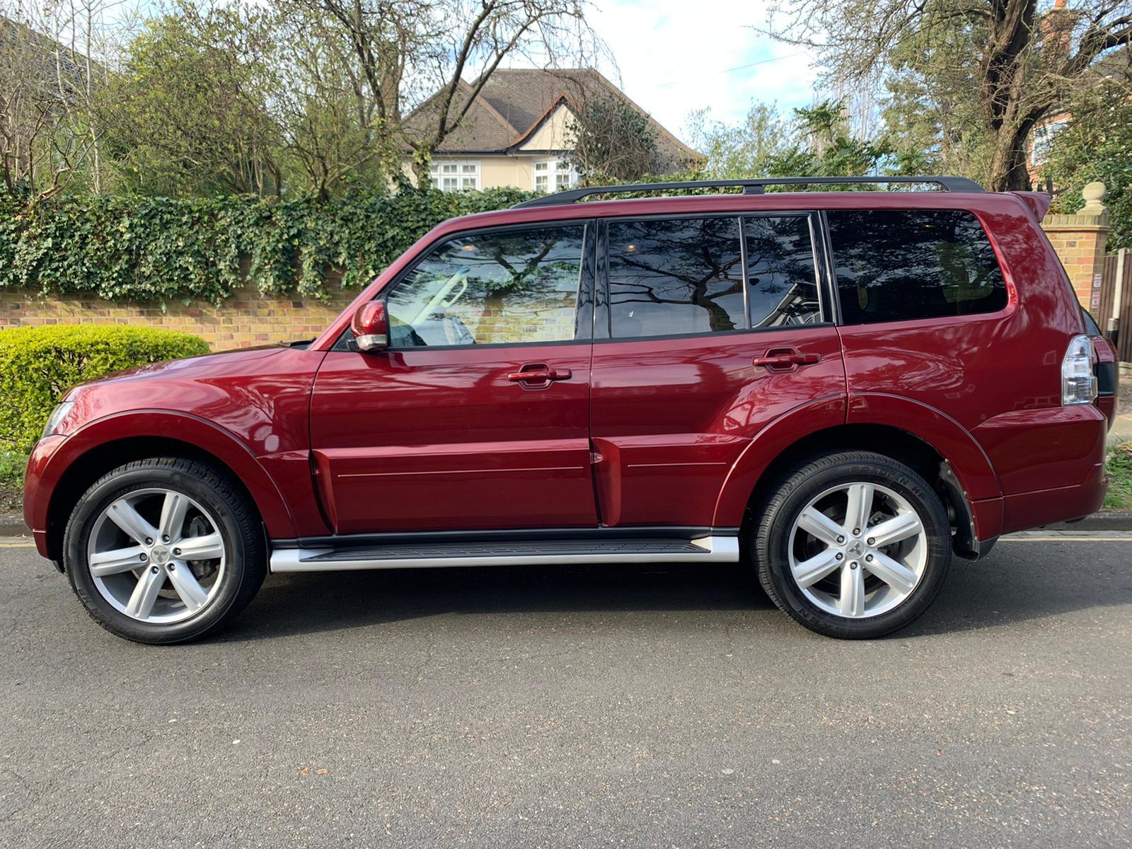 2017 Mitsubishi Shogun  image 3