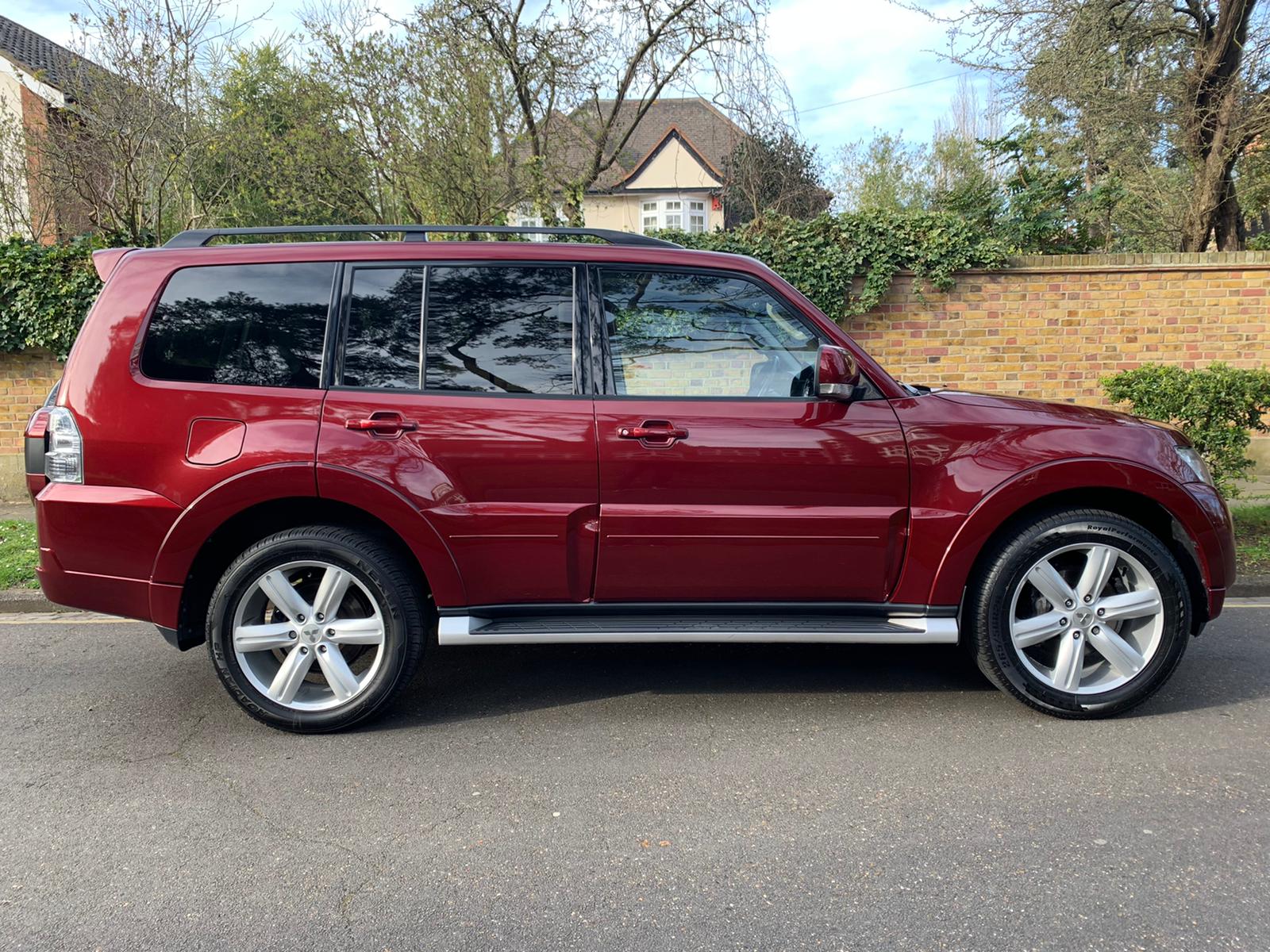 2017 Mitsubishi Shogun  image 4