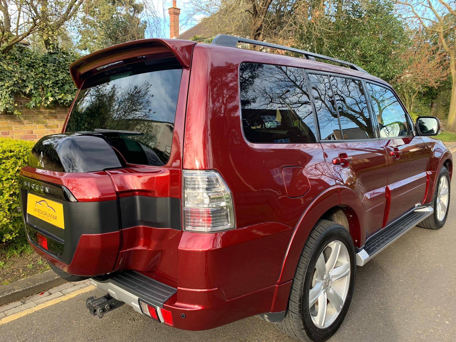 2017 Mitsubishi Shogun  image 10