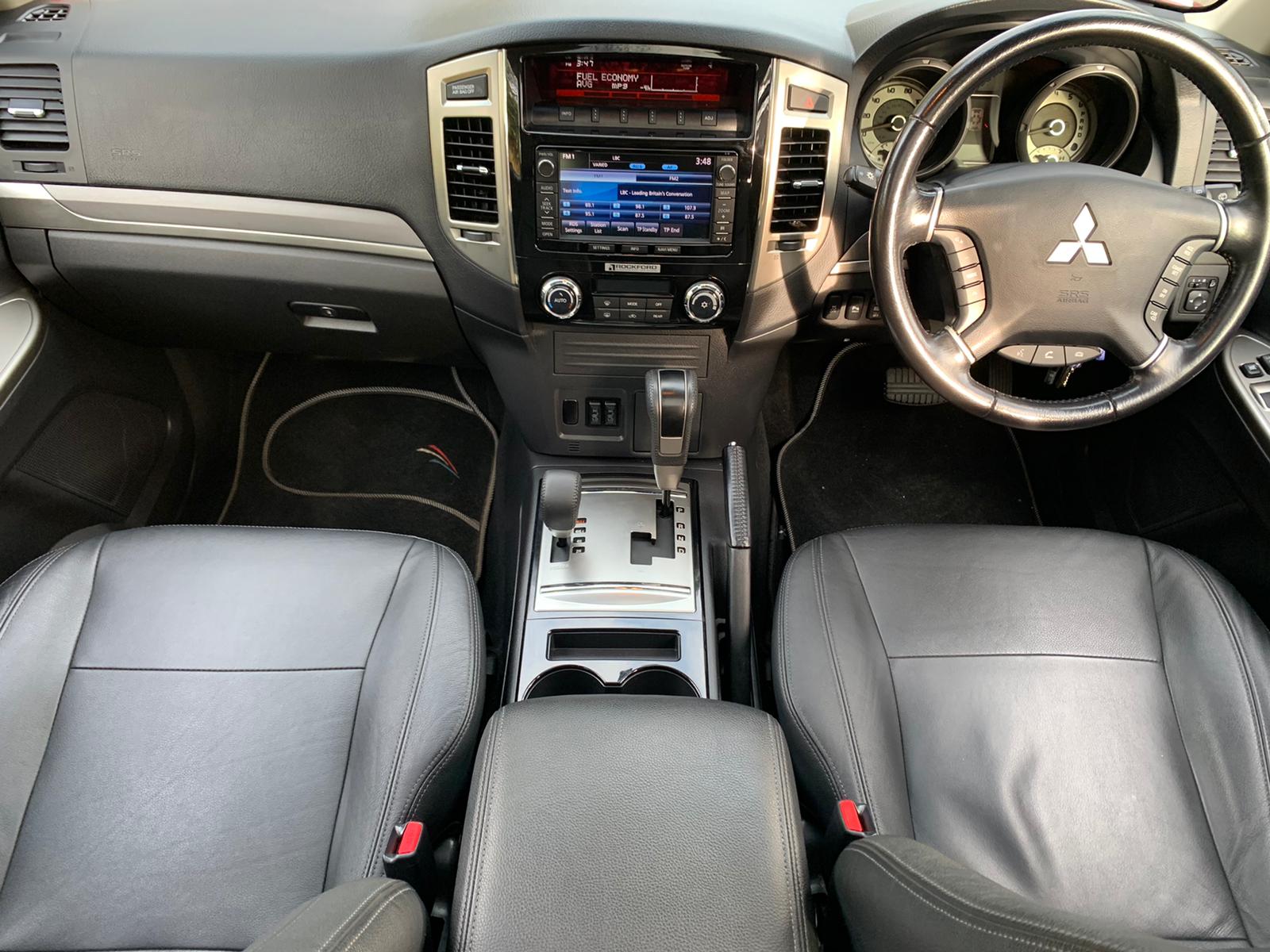 2017 Mitsubishi Shogun  image 6