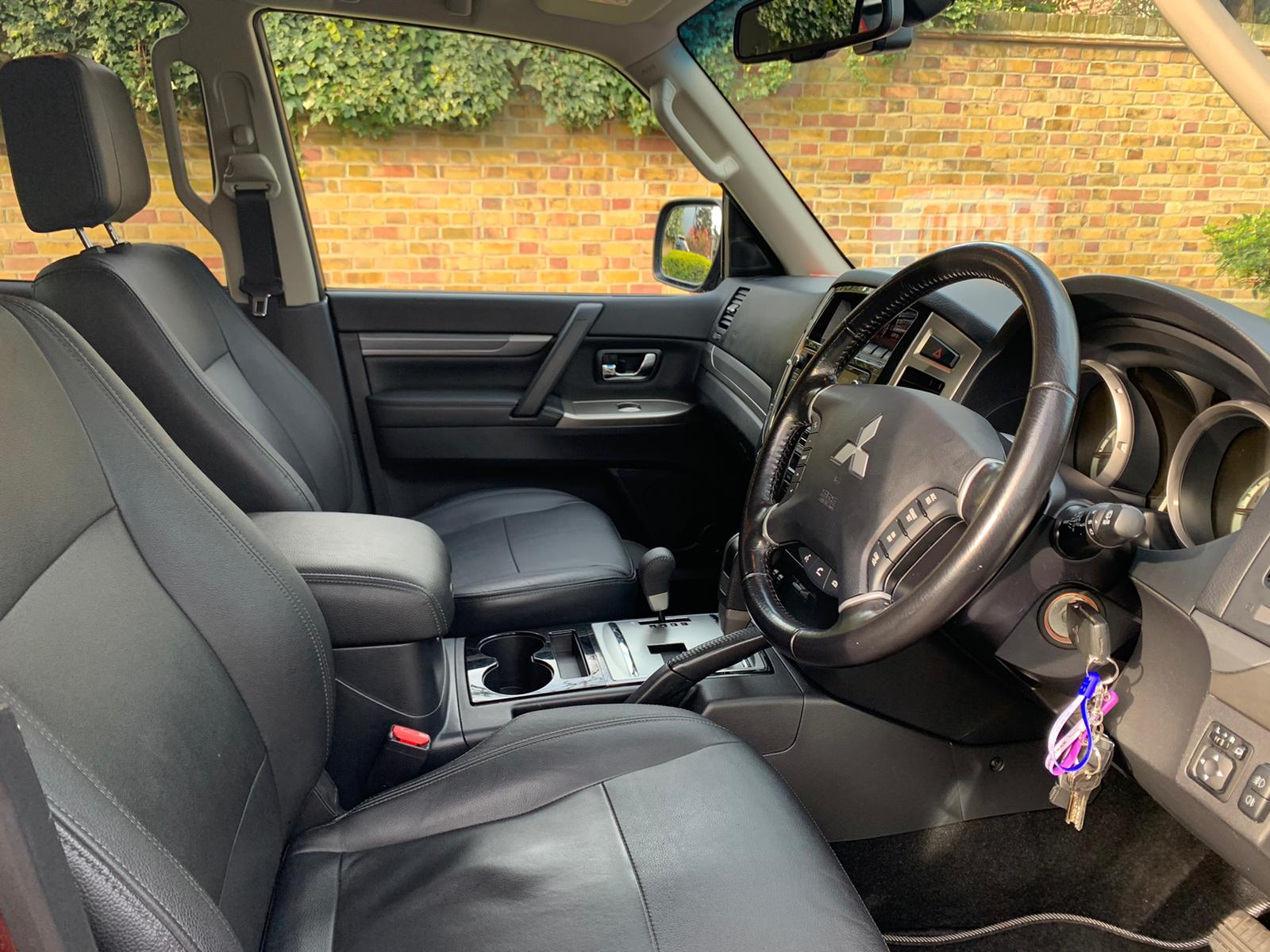 2017 Mitsubishi Shogun  image 7