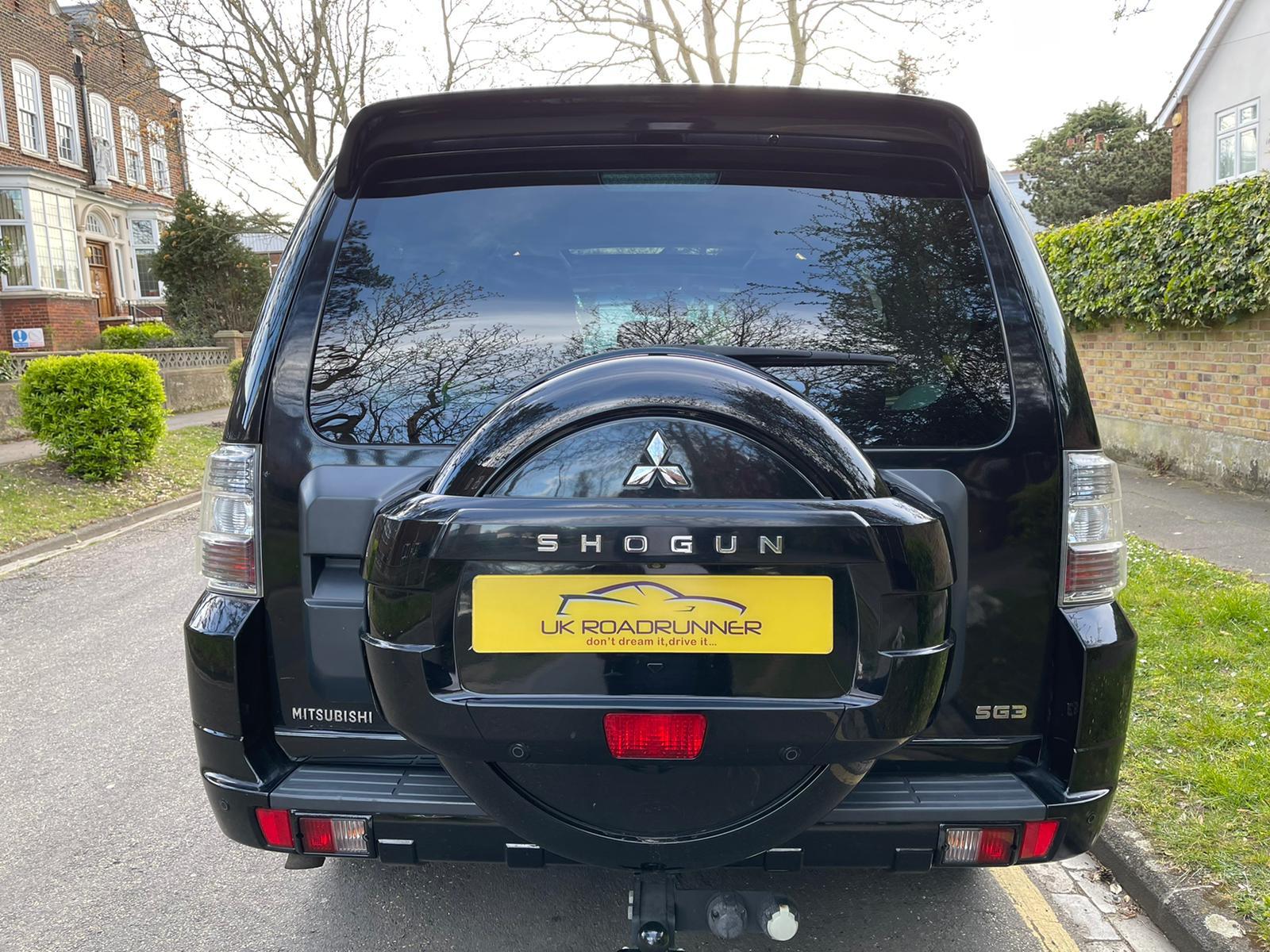 2014 Mitsubishi Shogun image 8