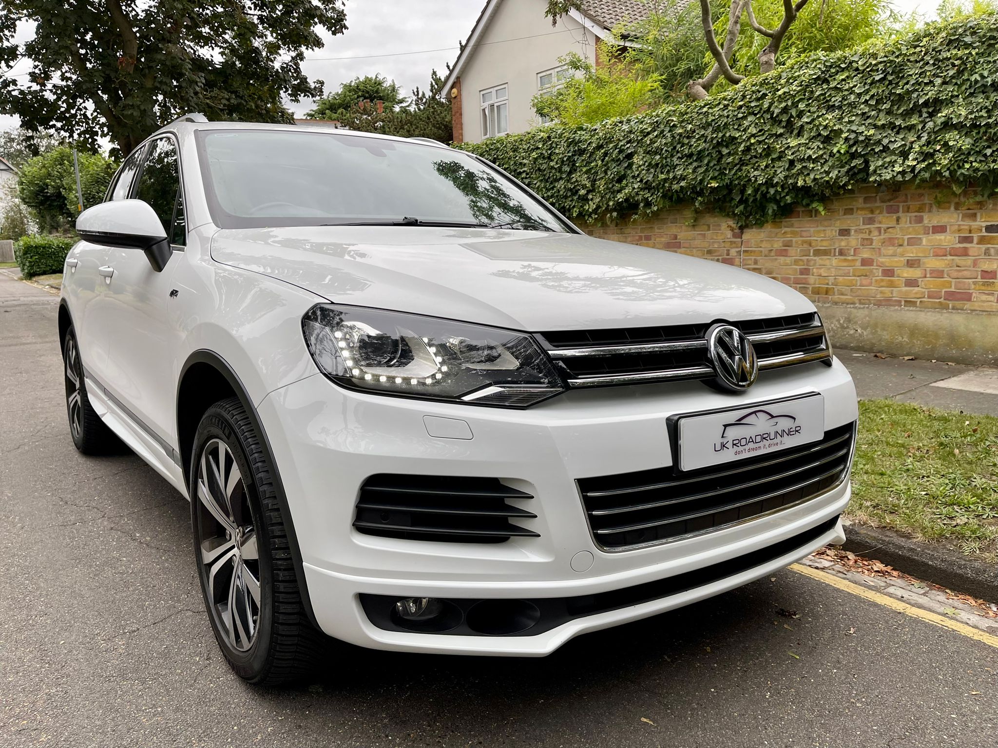 2014 VW Touareg  image 1