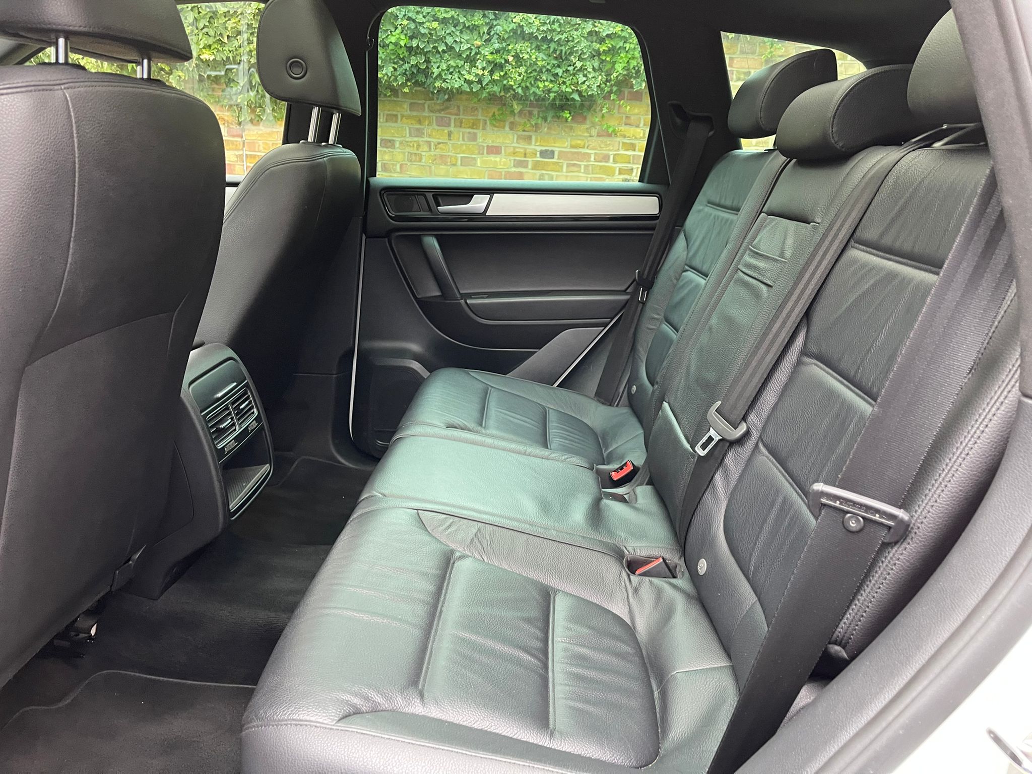 2014 VW Touareg  image 8