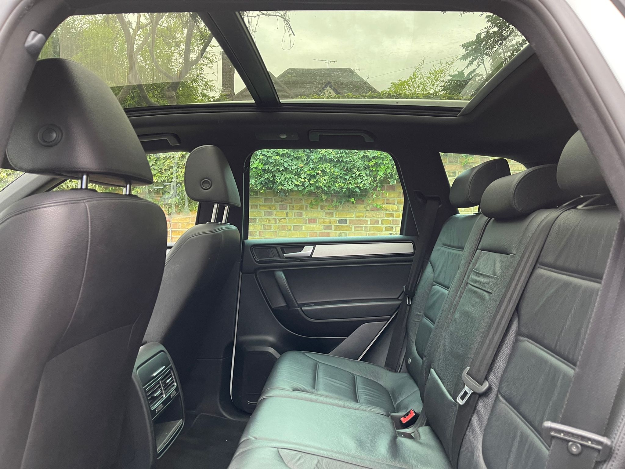 2014 VW Touareg  image 9