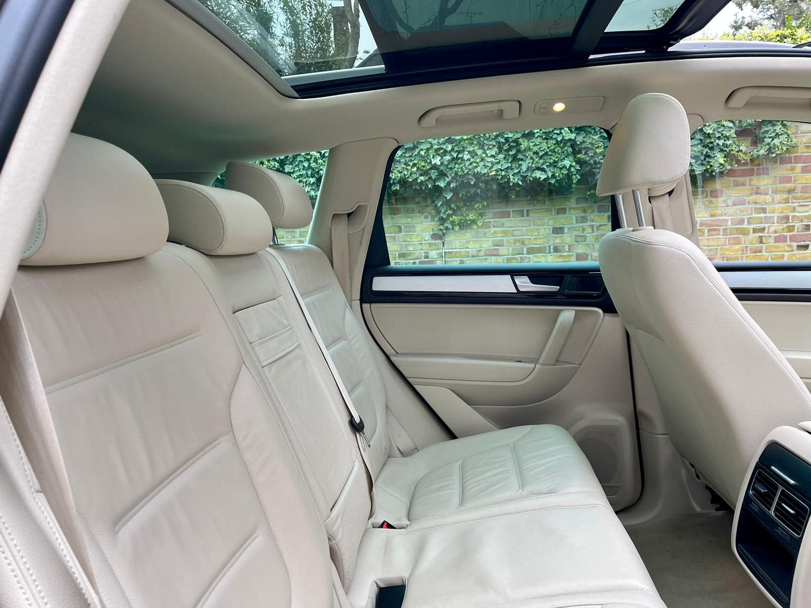 2014 VW Touareg  image 9