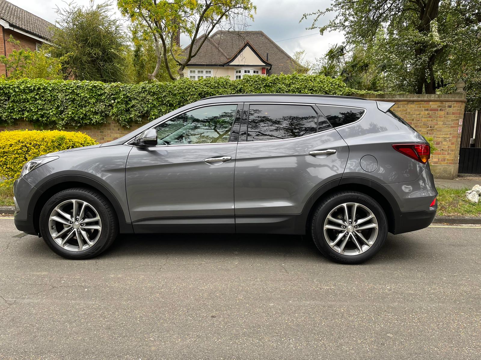2016 Hyundai Santa Fe image 2