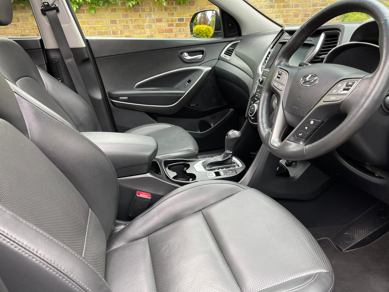 2016 Hyundai Santa Fe image 4