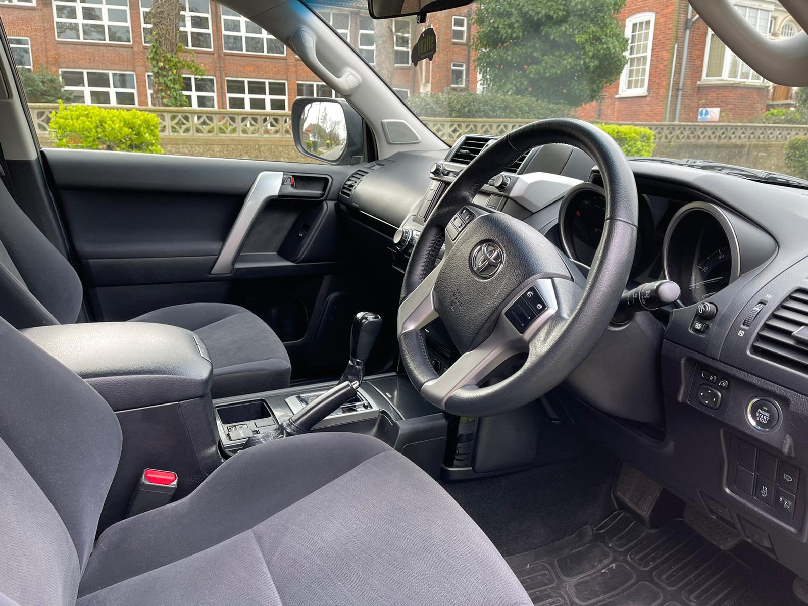 2016 Toyota Land Cruiser image 5