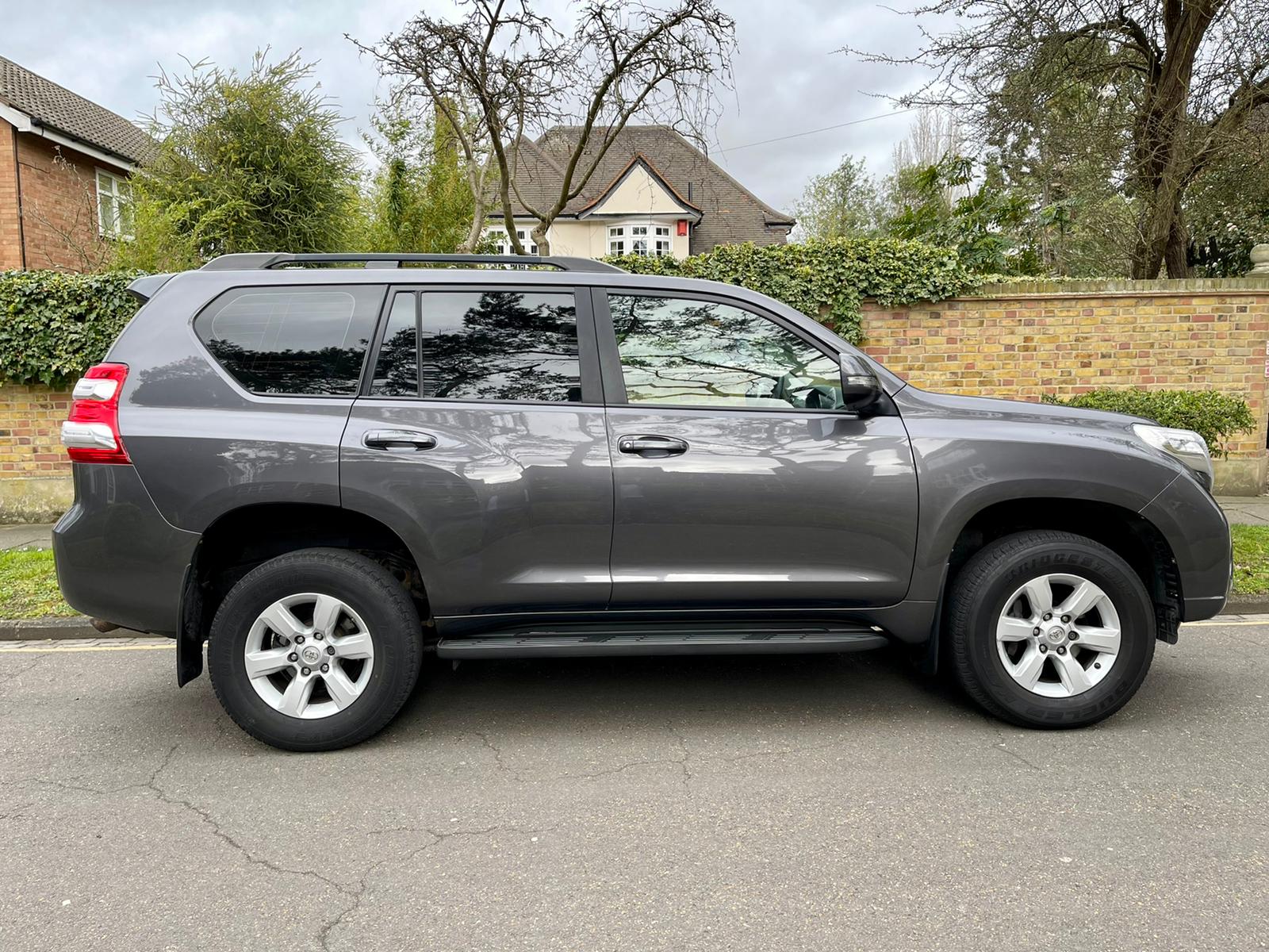 2016 Toyota Land Cruiser image 4