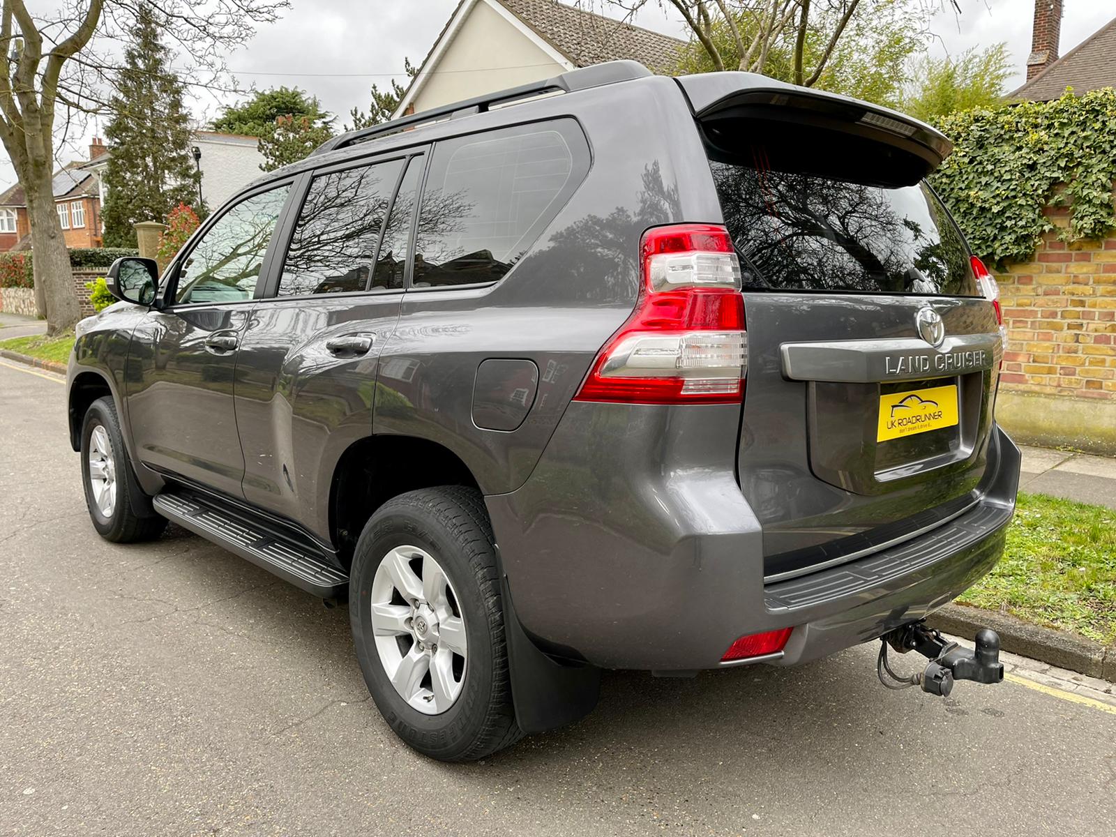 2016 Toyota Land Cruiser image 8