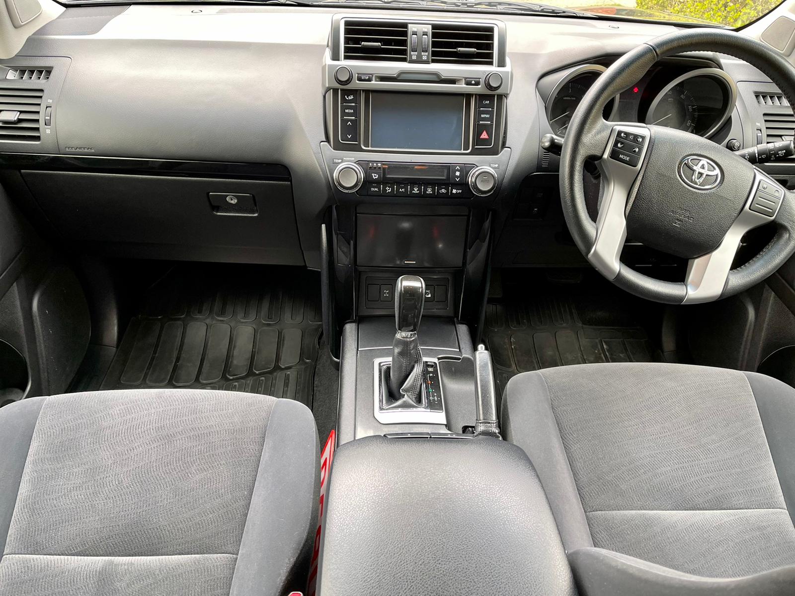 2016 Toyota Land Cruiser image 6