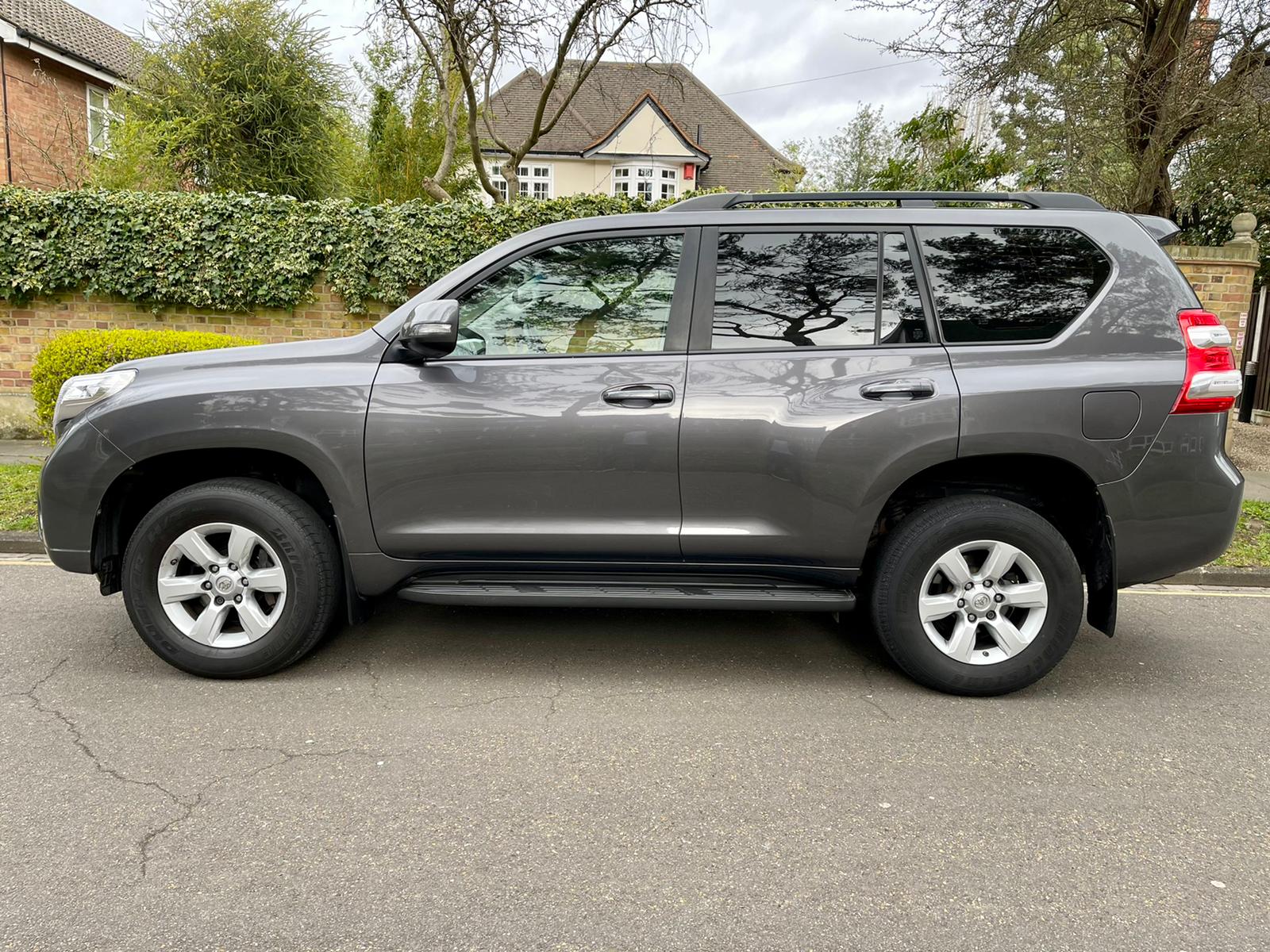 2016 Toyota Land Cruiser image 3