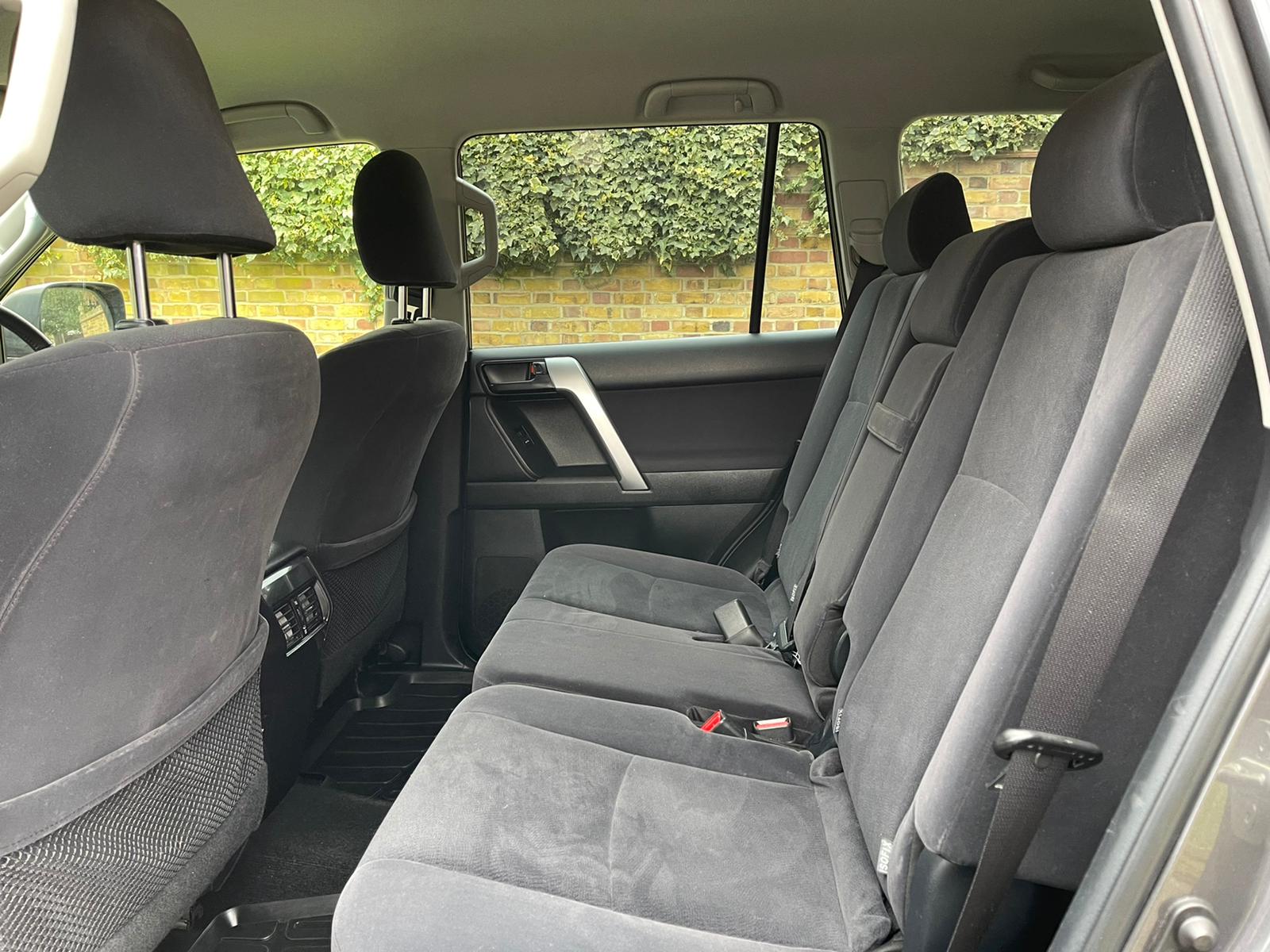 2016 Toyota Land Cruiser image 7