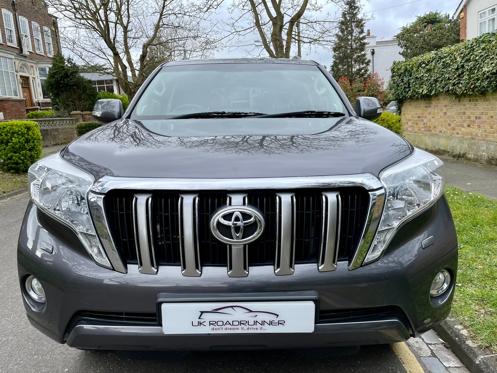 2016 Toyota Land Cruiser image 2