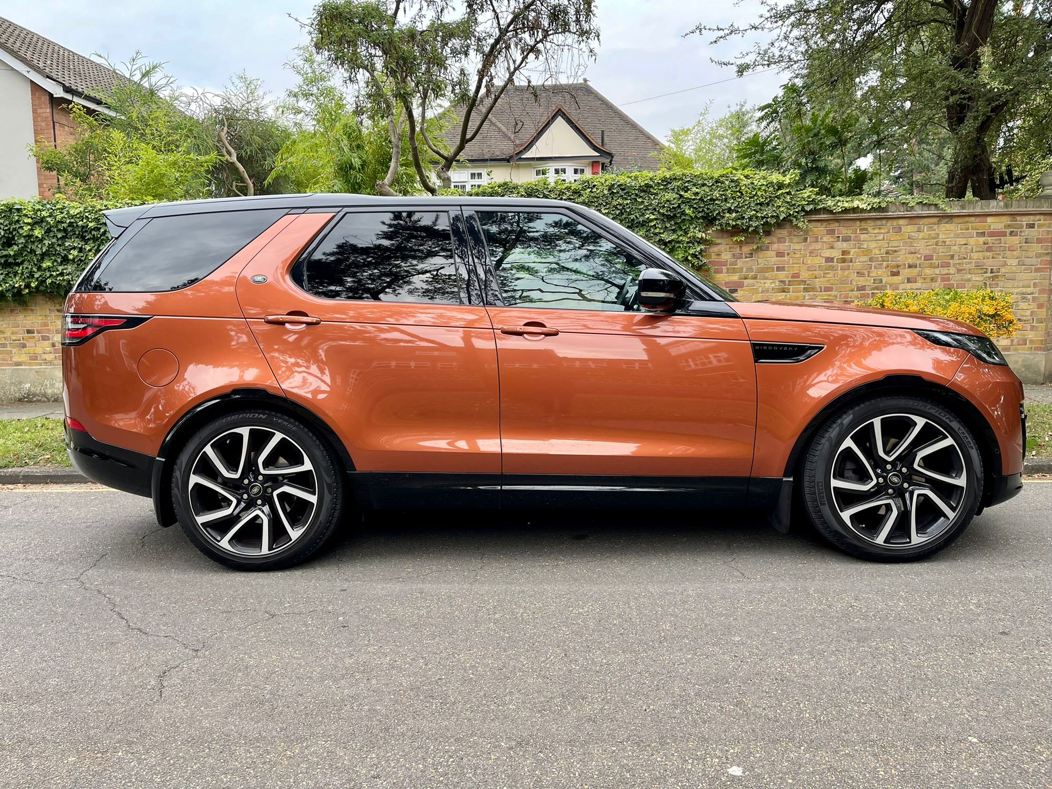 2017 Land Rover Discovery  image 3