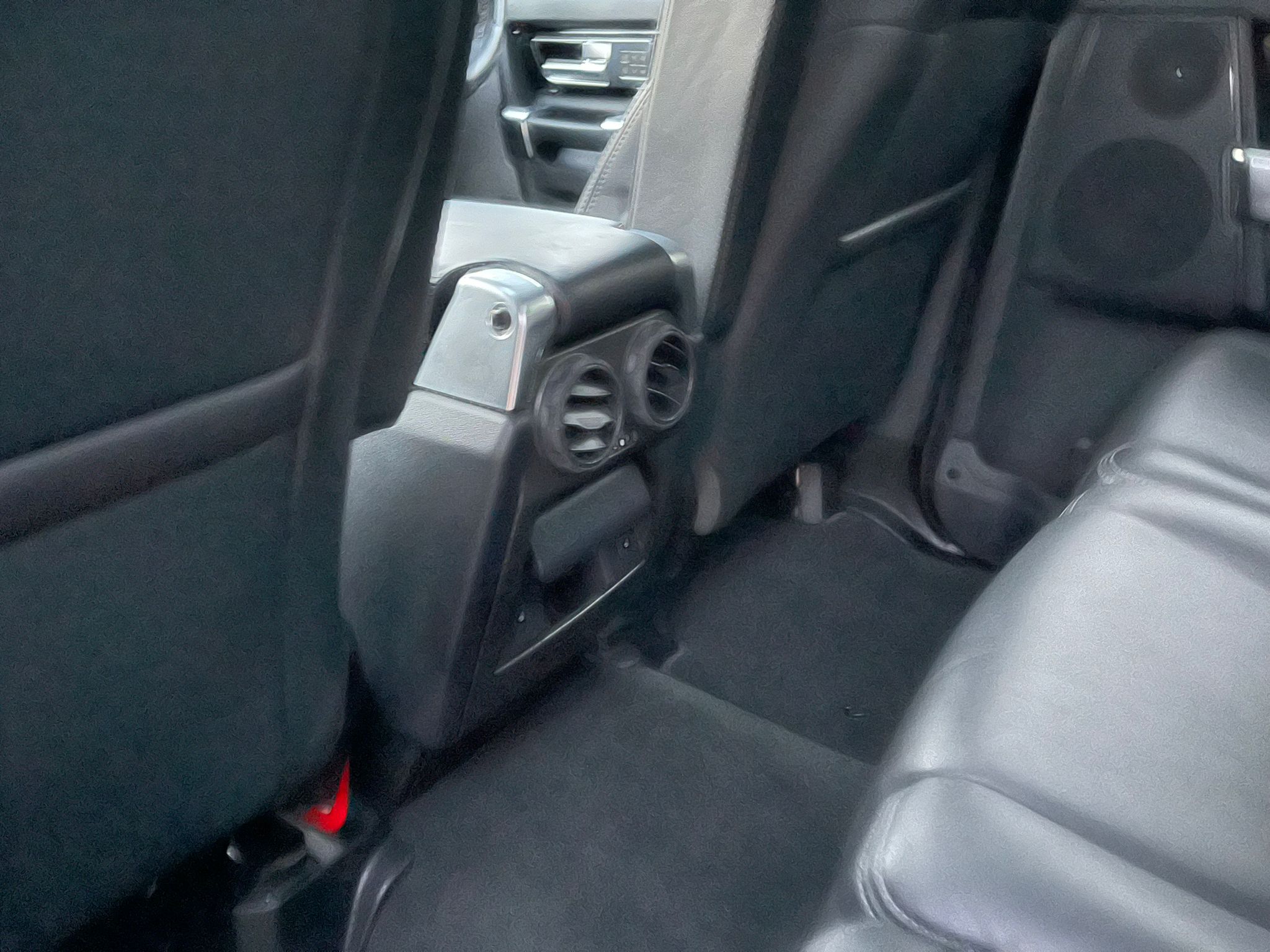 2015 Land Rover Discovery 4 image 6